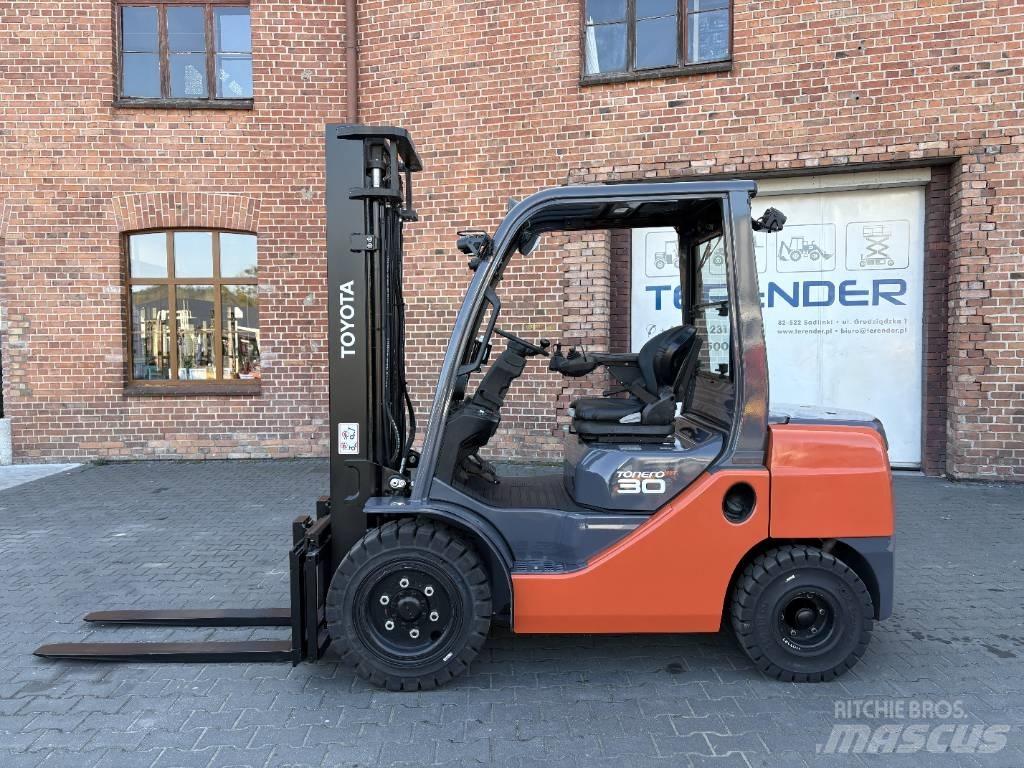 Toyota 06-8FDF30 Dizelski viličarji