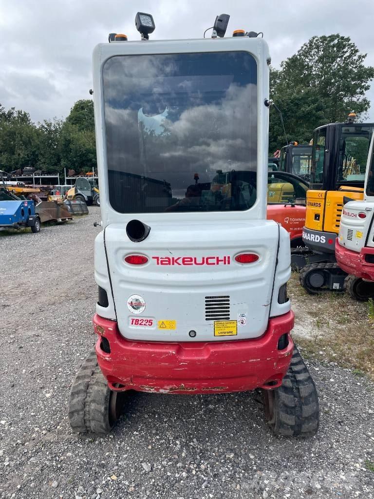Takeuchi TB 225 Mini bagri <7t