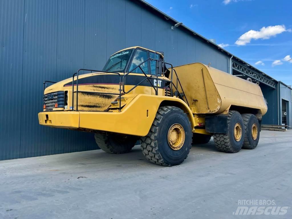 CAT 740 WATER TRUCK Tovornjaki za vodo