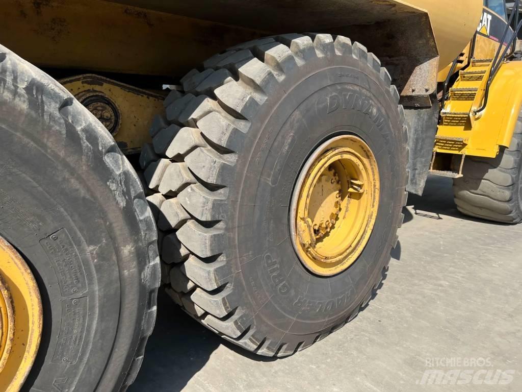 CAT 740 WATER TRUCK Tovornjaki za vodo