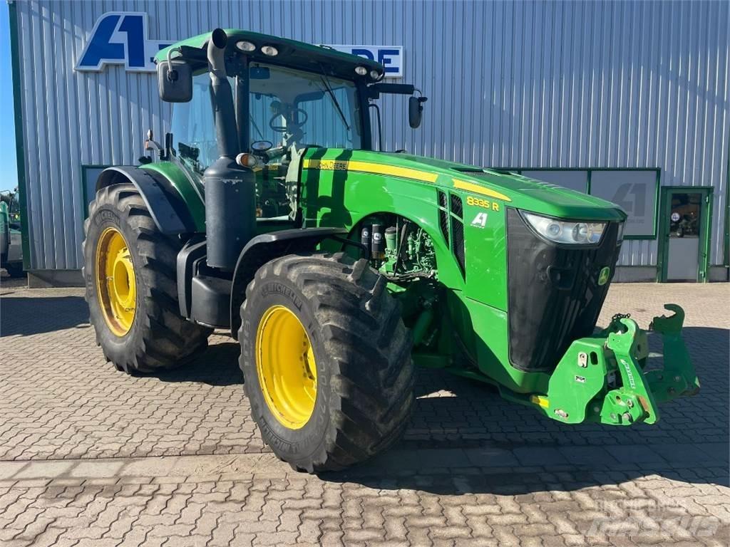 John Deere 8335R Traktorji