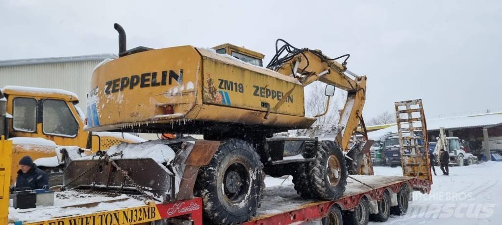 CAT Zeppelin ZM 19 Bagri na kolesih
