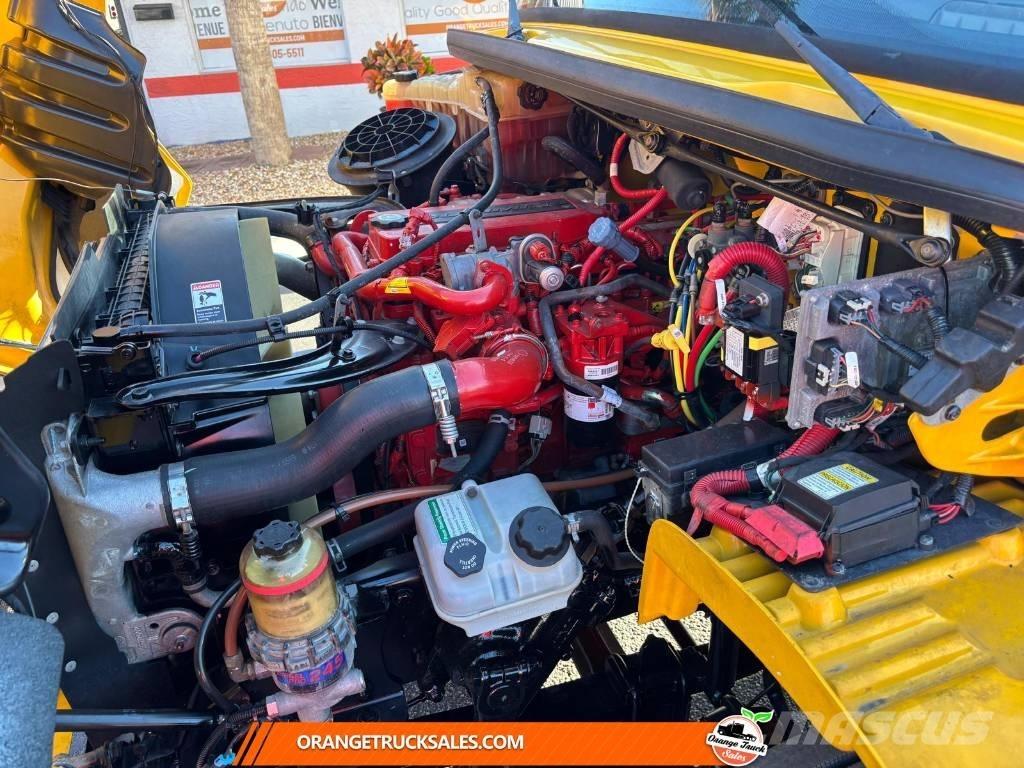 Freightliner M2 Tovornjaki zabojniki