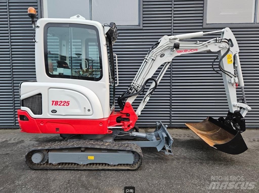 Takeuchi TB 225 Mini bagri <7t