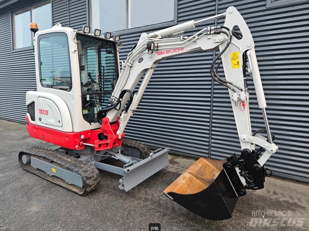 Takeuchi TB 225 Mini bagri <7t