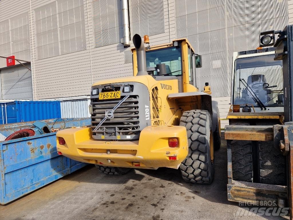 Volvo L 120 F Kolesni nakladalci