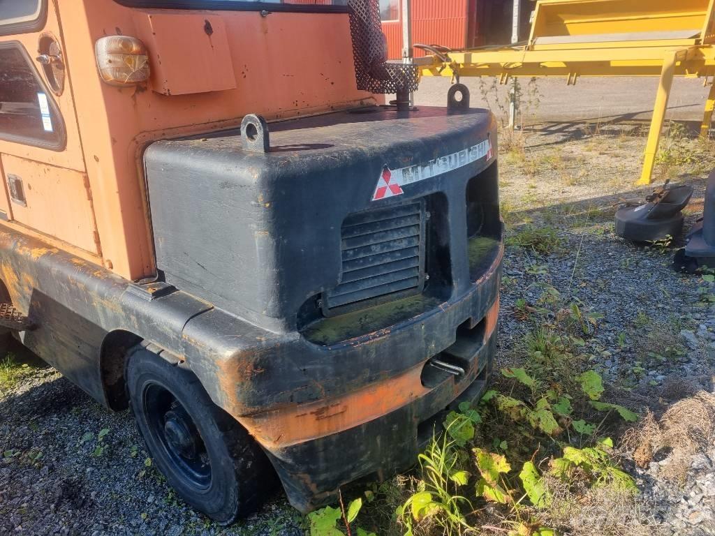 Mitsubishi FD 40 Dizelski viličarji