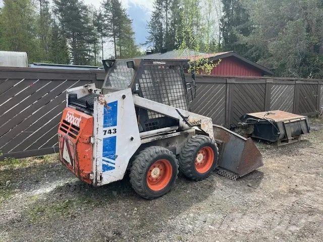 Bobcat 743 Skid steer mini nakladalci