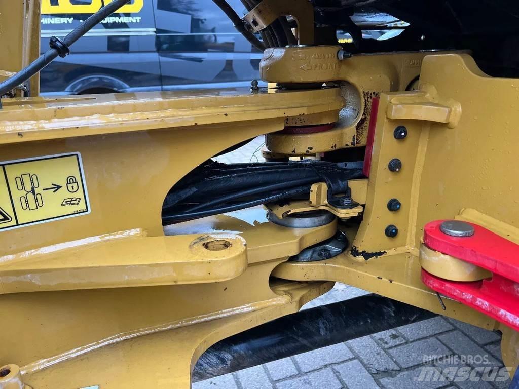 CAT 908M Kolesni nakladalci