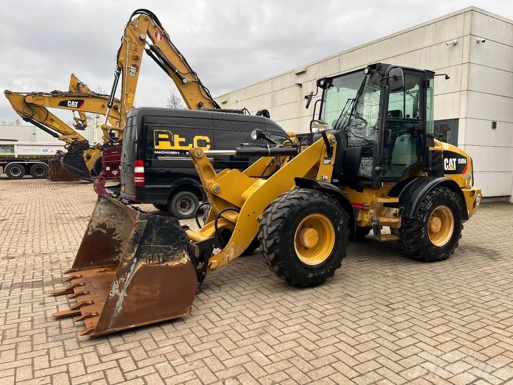 CAT 908M Kolesni nakladalci
