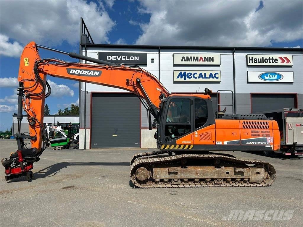 Doosan DX255LC-5 Bagri goseničarji