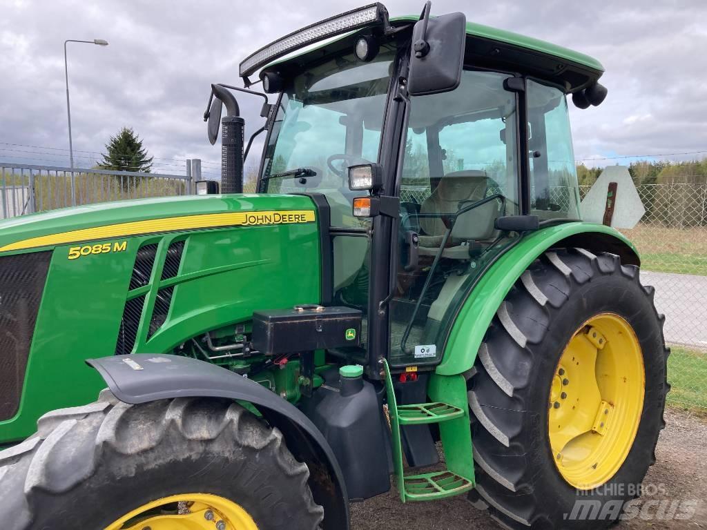 John Deere 5085 M Traktorji