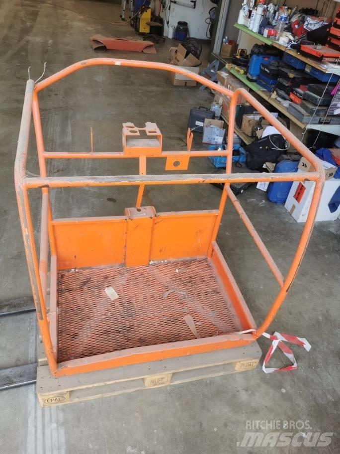 JLG Toucan 10 E Boom in dipper roke