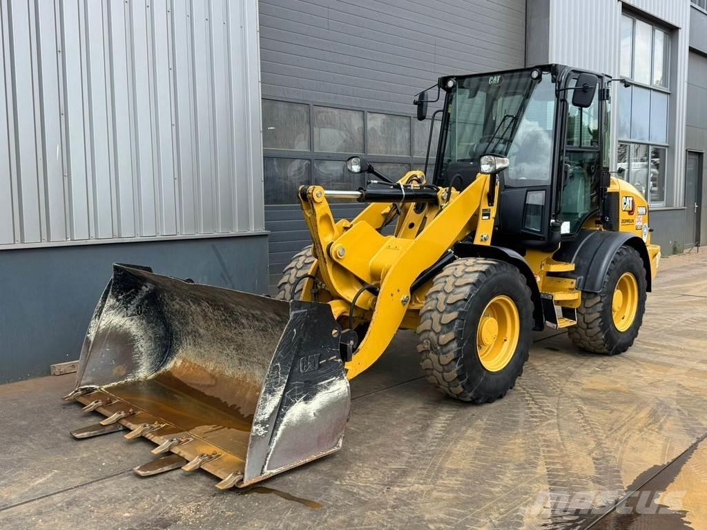 CAT 908M Kolesni nakladalci