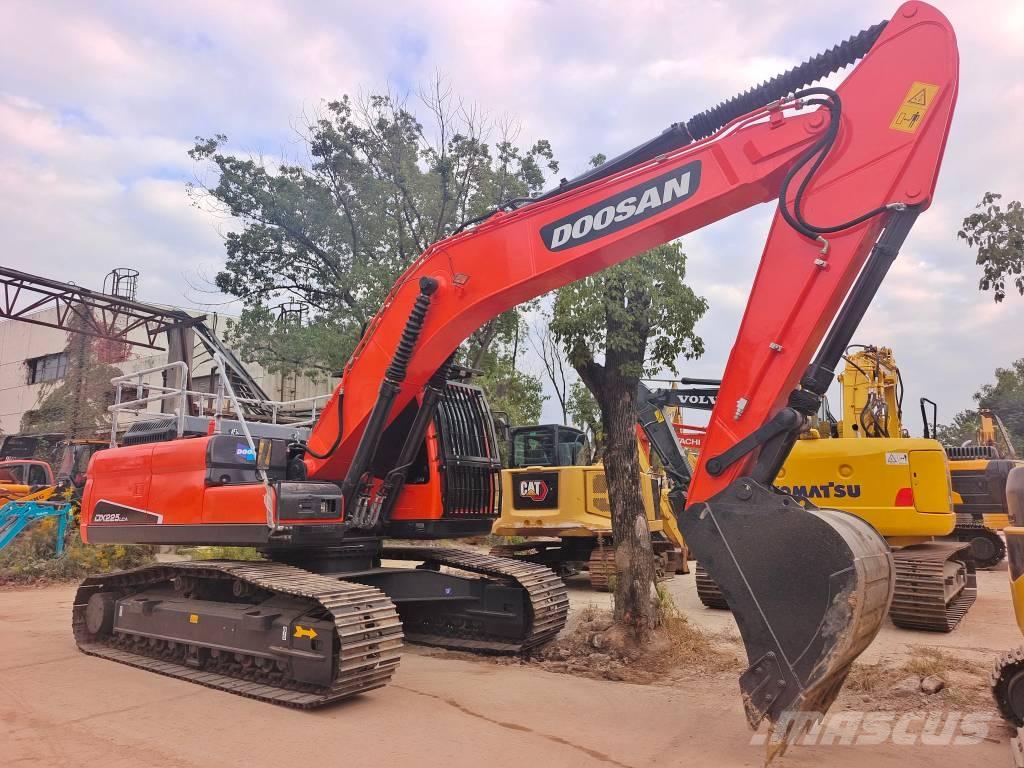 Doosan DX225LC Bagri goseničarji