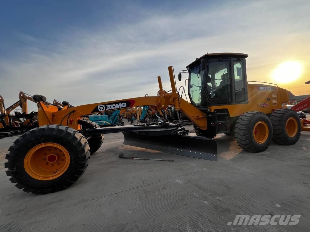 XCMG GR 2153 Kolesni Buldožerji