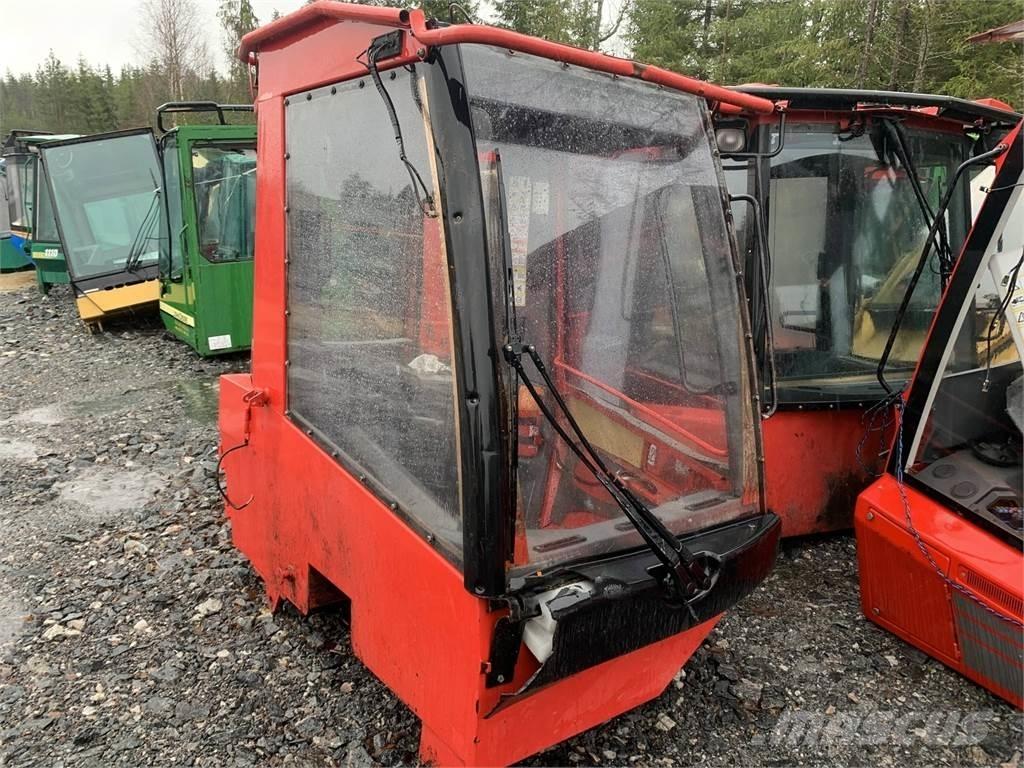 Komatsu 901TX Kabine in notranjost