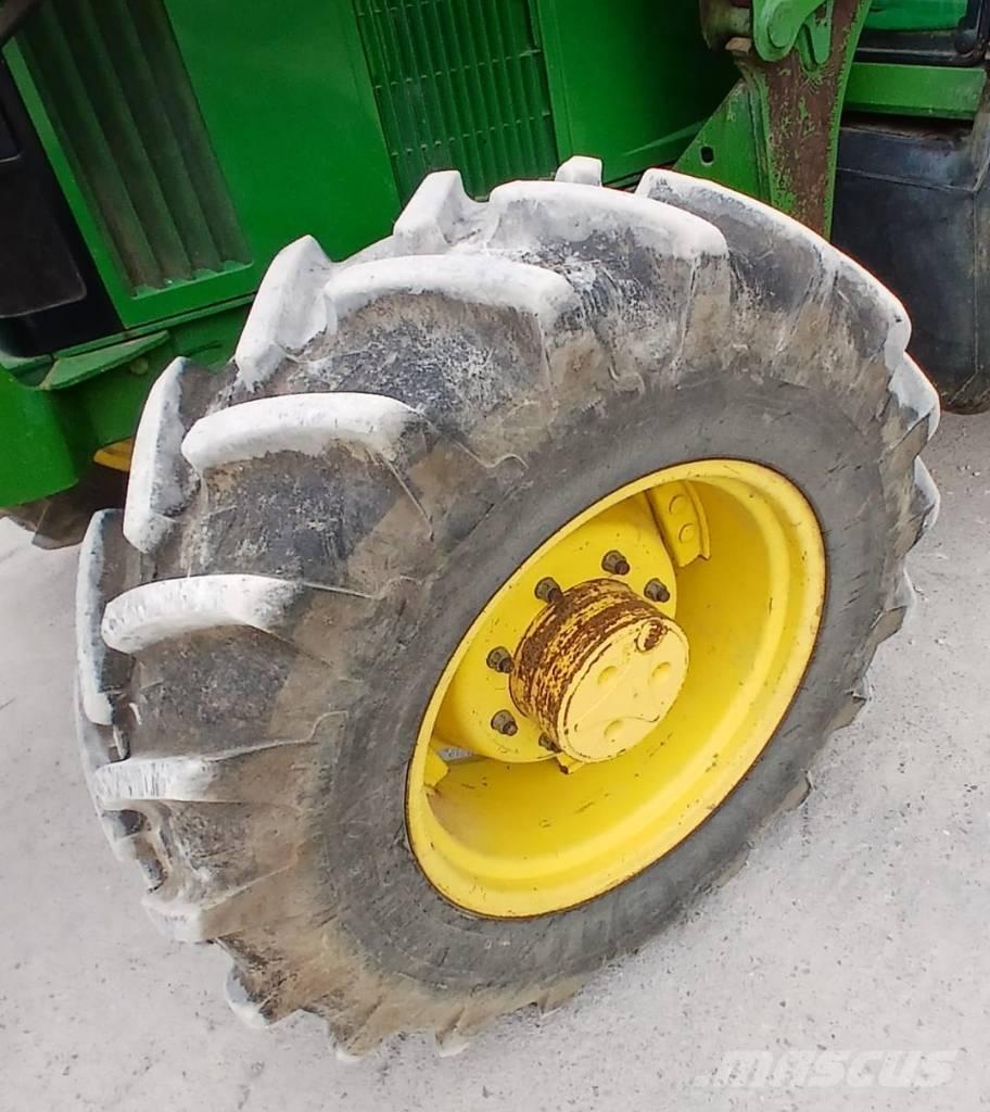 John Deere 6110 Traktorji