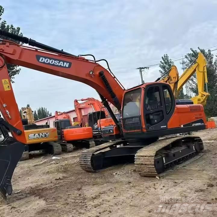 Doosan DX225LC-9C Bagri goseničarji