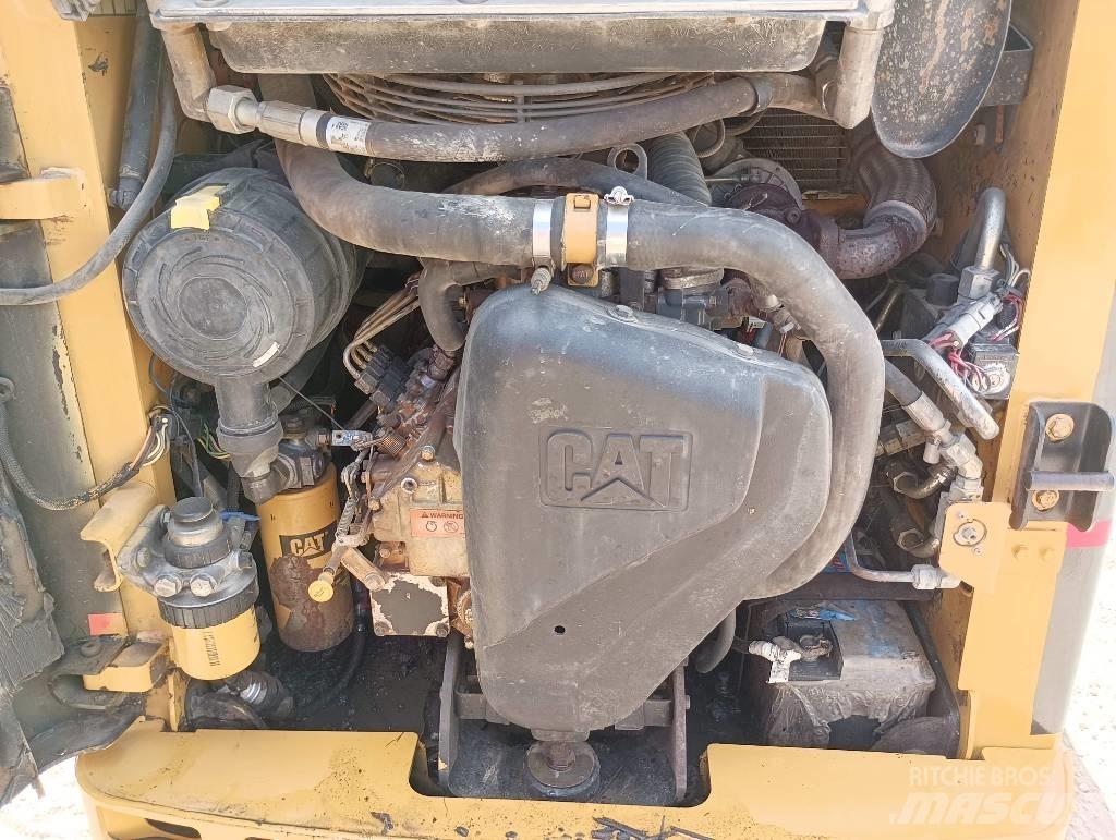 CAT 226 B Skid steer mini nakladalci