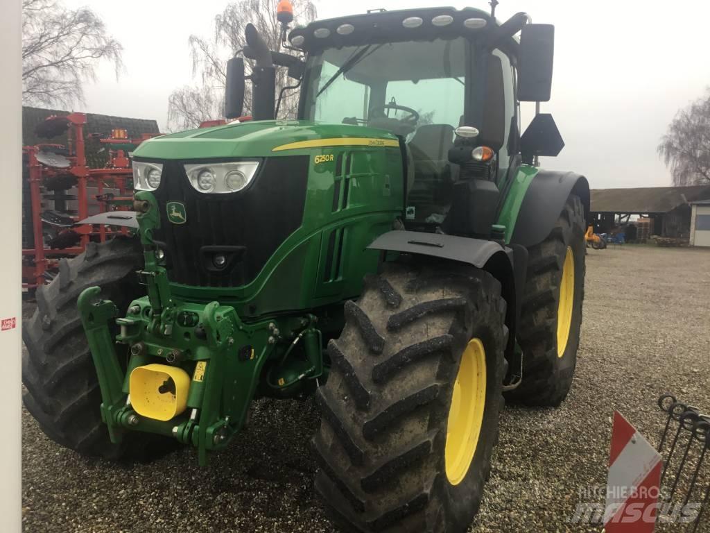 John Deere 6250R Traktorji