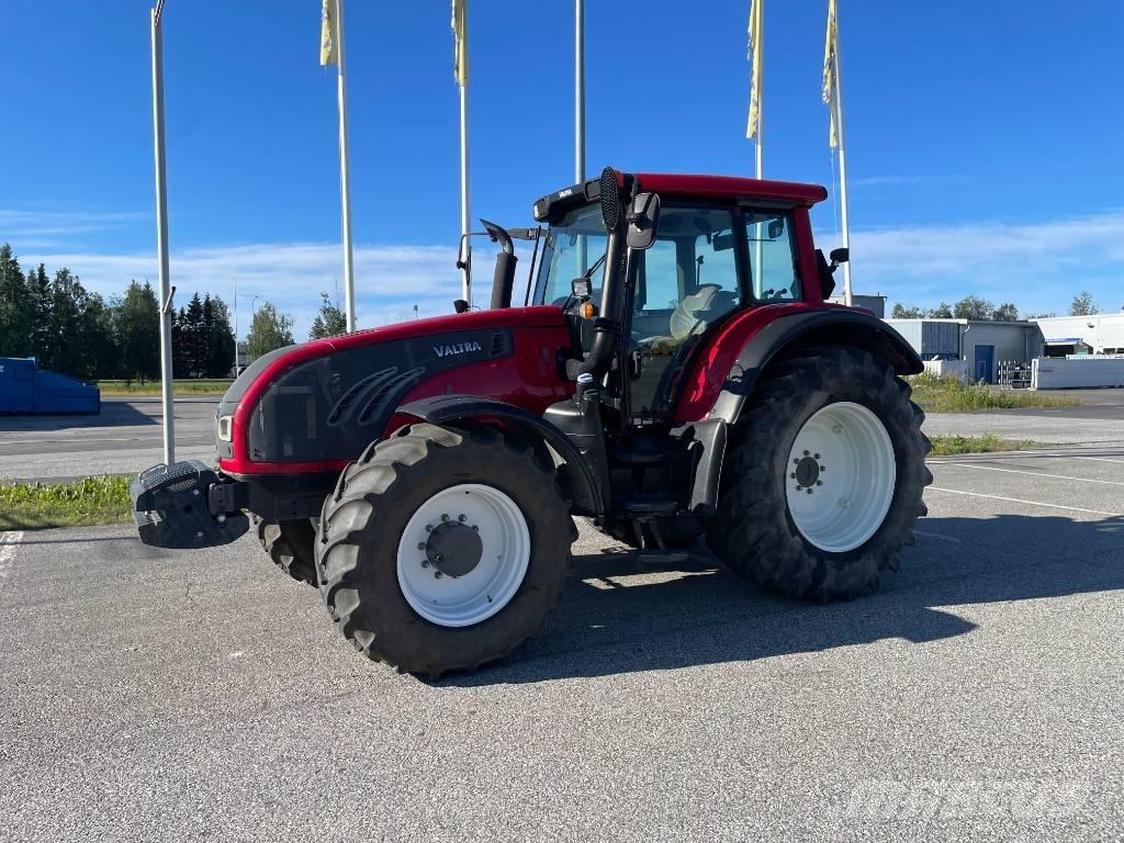 Valtra T 153 Versu Traktorji