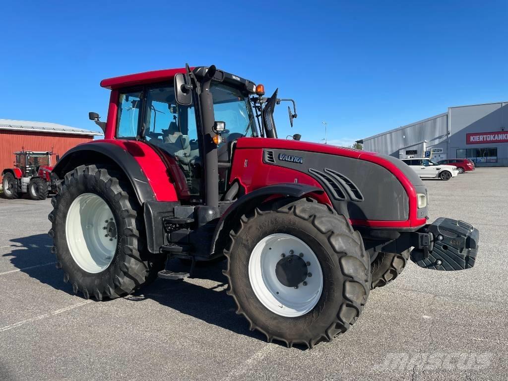 Valtra T 153 Versu Traktorji
