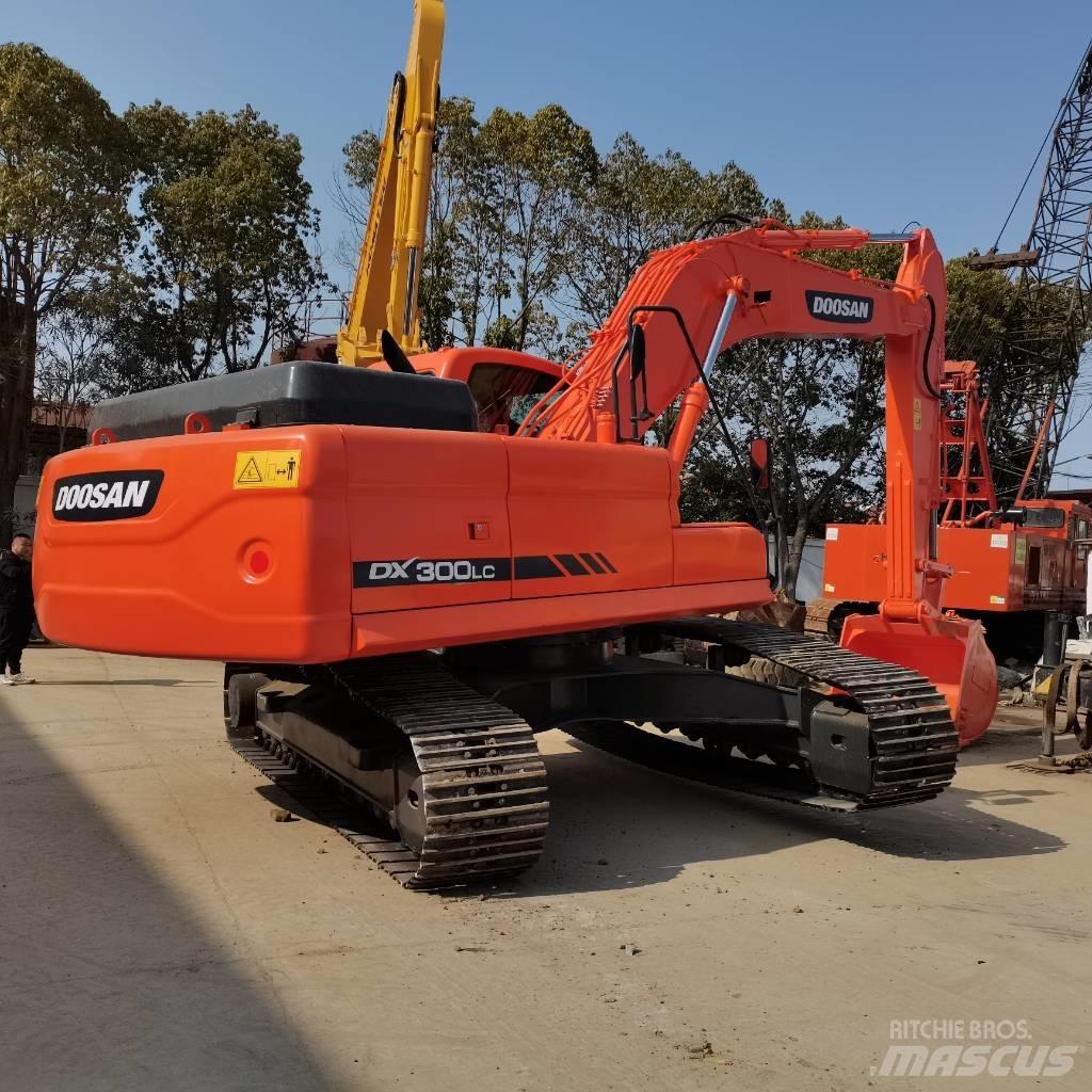 Doosan DX 300 LC Bagri goseničarji