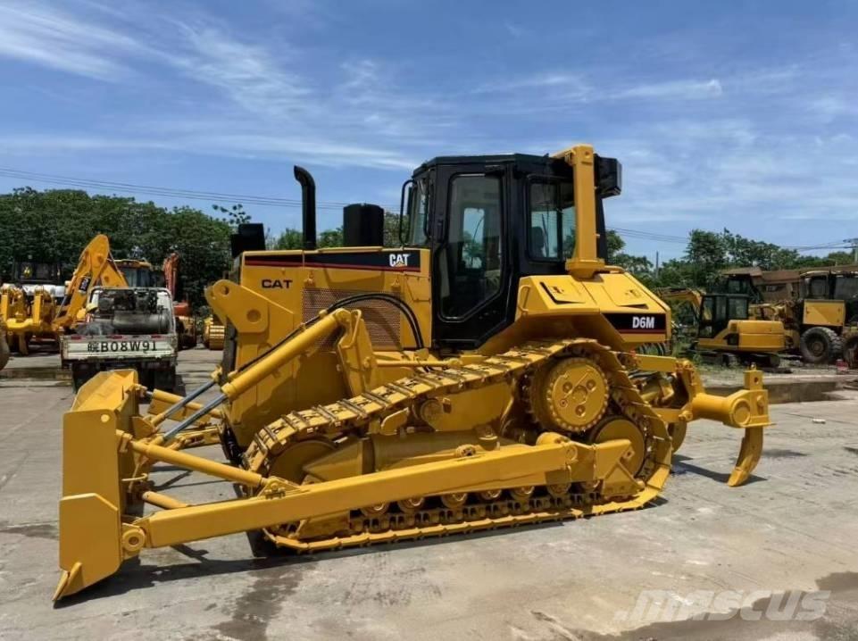 CAT D 6 M Buldožerji goseničarji