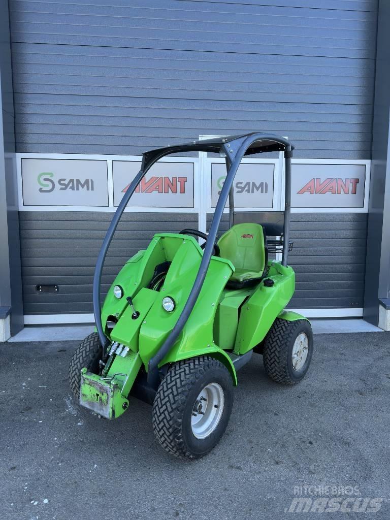 Avant 220 Skid steer mini nakladalci