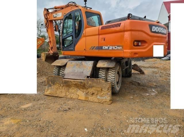 Doosan DX 210 W Bagri na kolesih