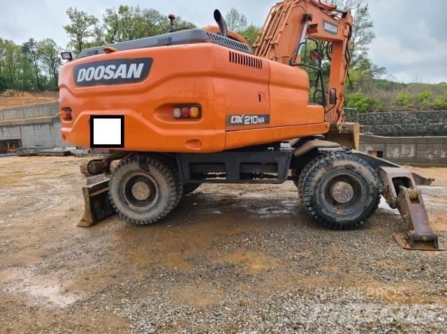 Doosan DX 210 W Bagri na kolesih