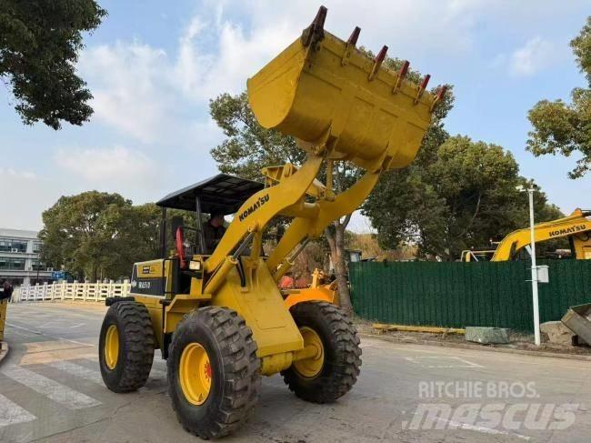 Komatsu WA 100 Kolesni nakladalci