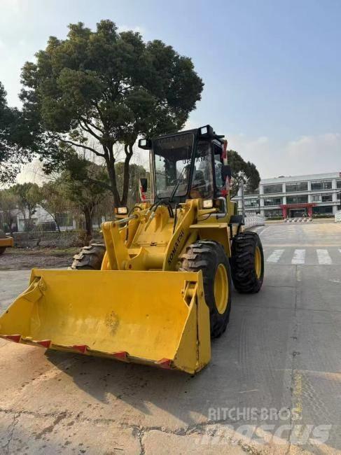 Komatsu WA 100 Kolesni nakladalci