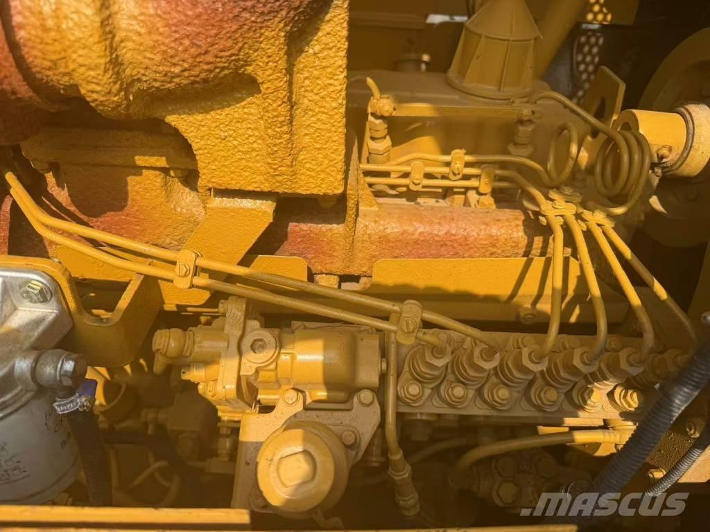 CAT D 6 G Buldožerji goseničarji