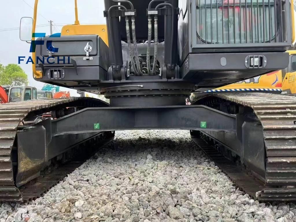 Volvo EC 240 Bagri goseničarji