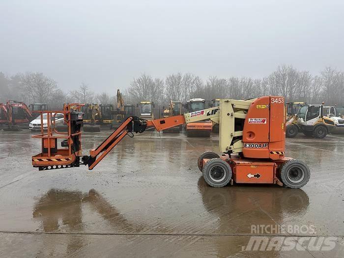 JLG E300AJP Druga dvigala in dvižne ploščadi