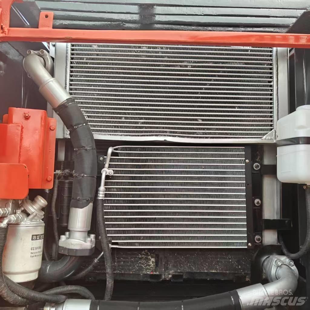Doosan DX 225 LCA Bagri goseničarji