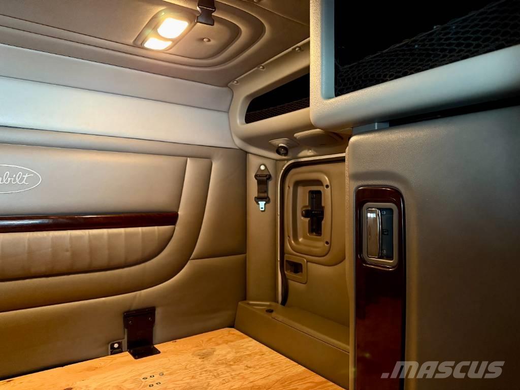 Peterbilt 389 PRIDE Vlačilci