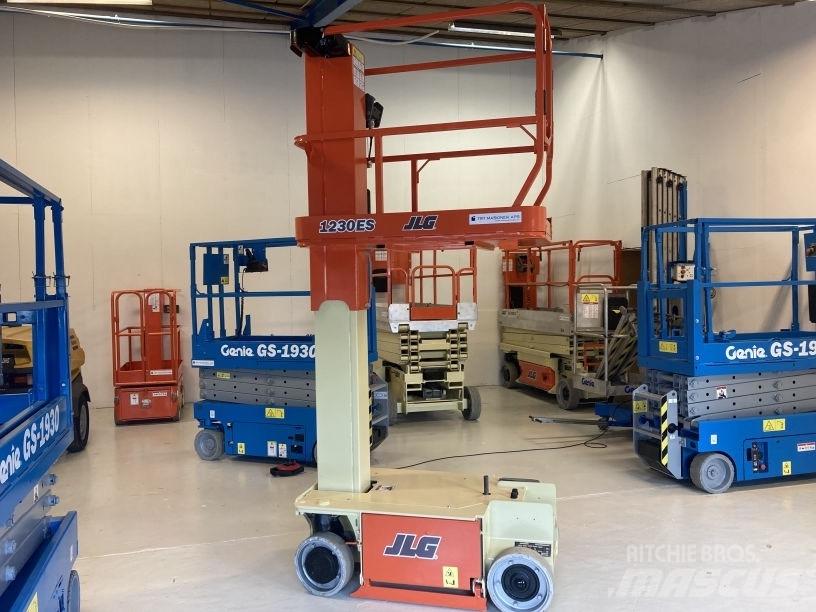 JLG 1230 ES Vertikalna dvigala