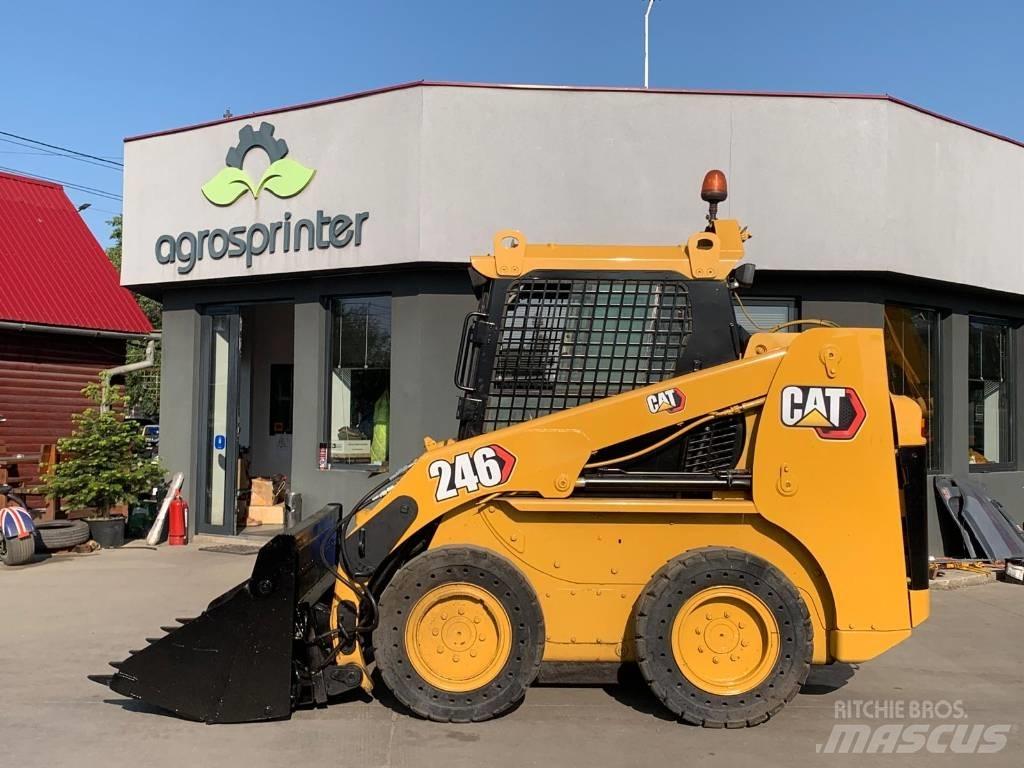 CAT 246 Skid steer mini nakladalci