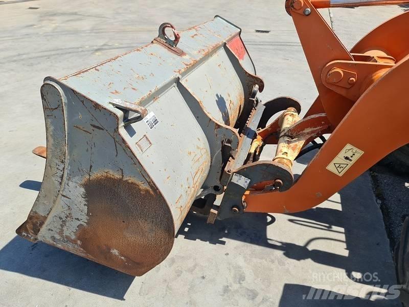 Atlas AR75e Kolesni nakladalci