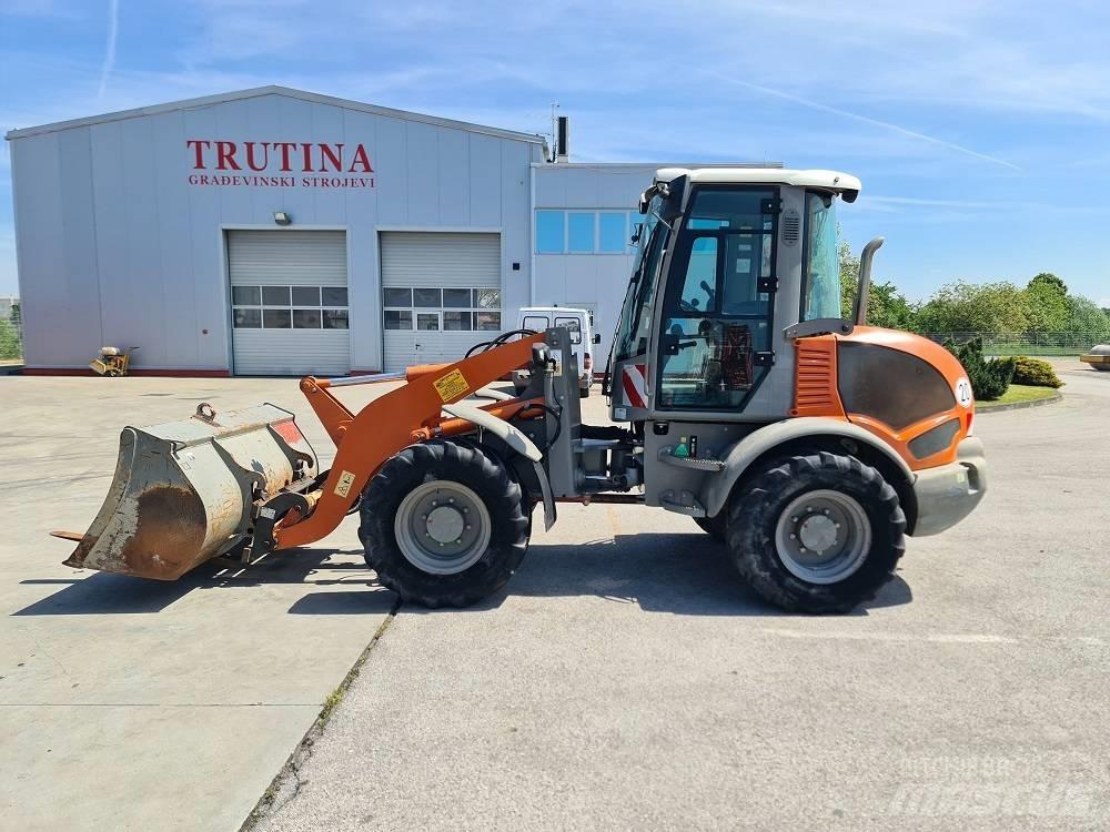Atlas AR75e Kolesni nakladalci