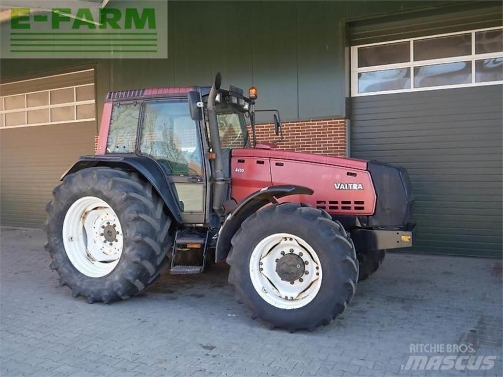Valtra 8450 Traktorji