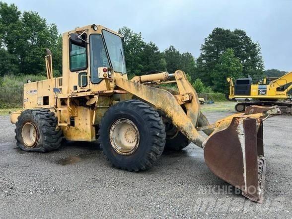 Komatsu WA 320-1 Kolesni nakladalci