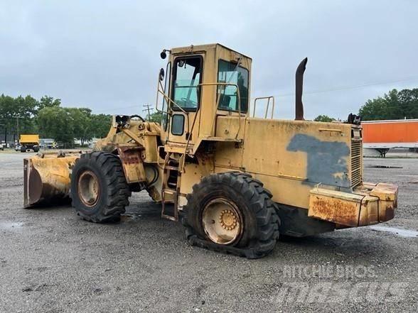 Komatsu WA 320-1 Kolesni nakladalci