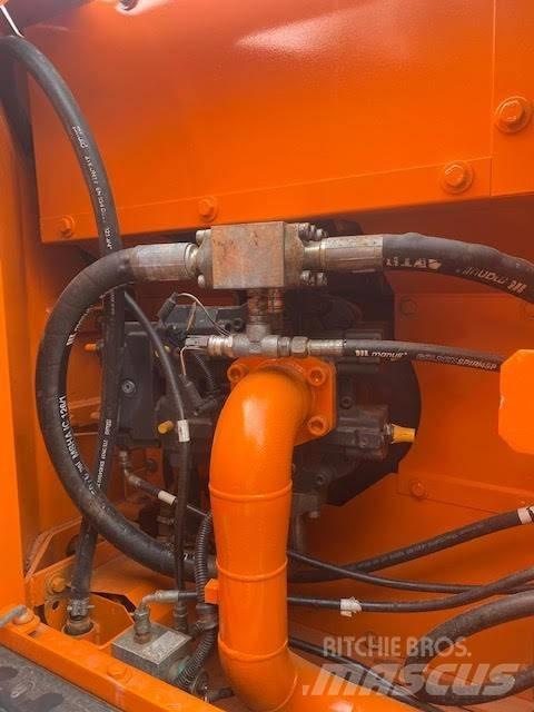 Doosan DX 180 LC Bagri goseničarji