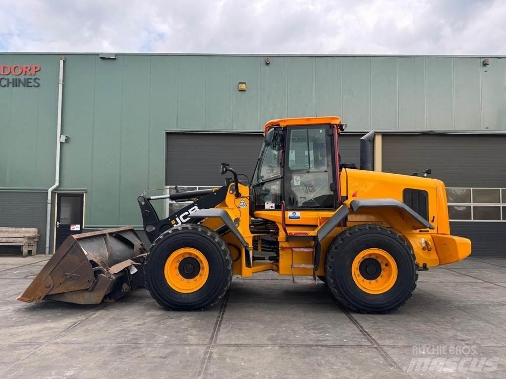 JCB 427 ZX Kolesni nakladalci