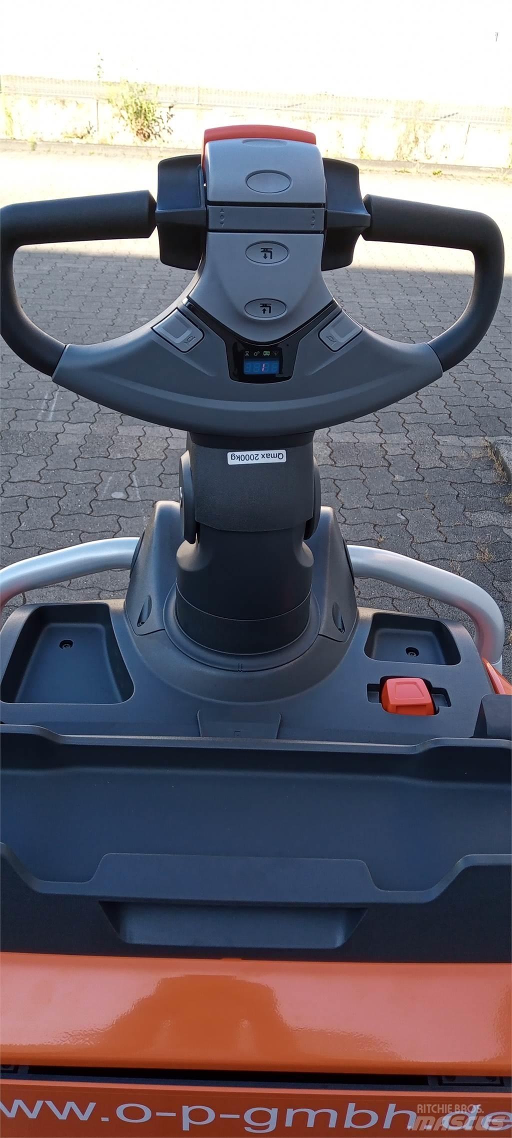 Toyota LPE200 Električni nizko dvižni viličar