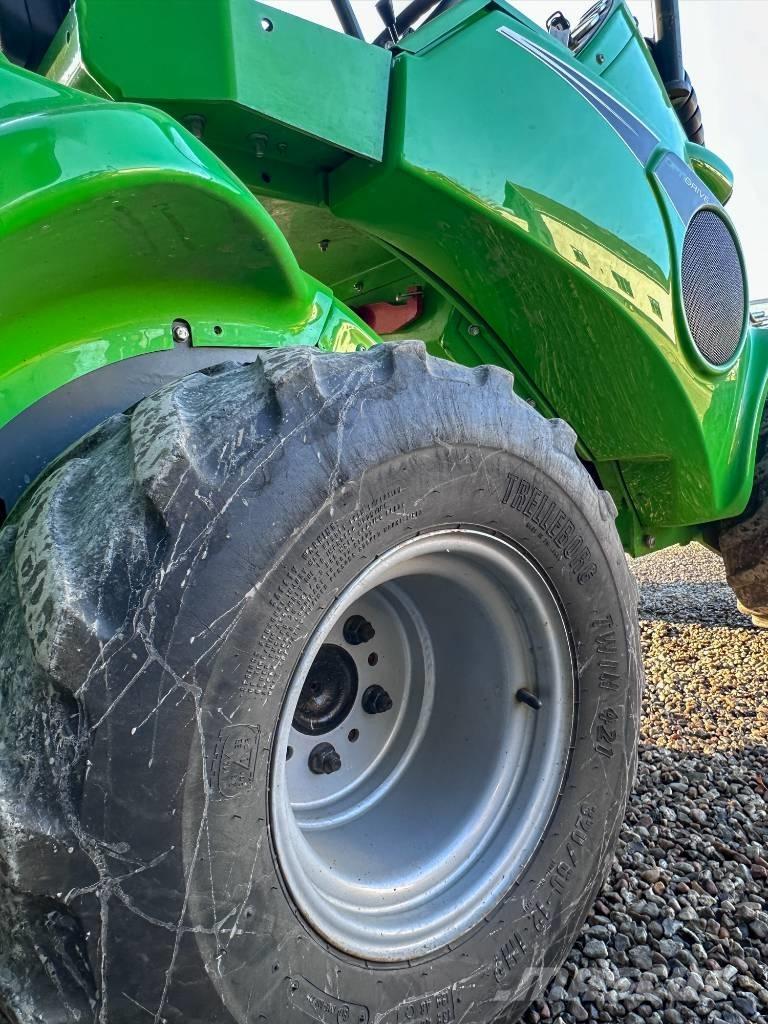 Avant 745 Večnamenski nakladalci